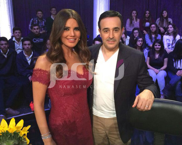 الصورة الأولى لمنى أبو حمزة وصابر الرباعي في كواليس 