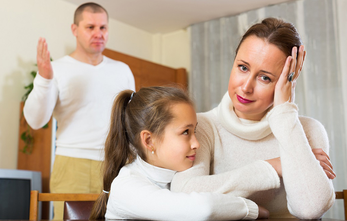 إليكِ 5 أشياء تسرق سعادة الأمهات