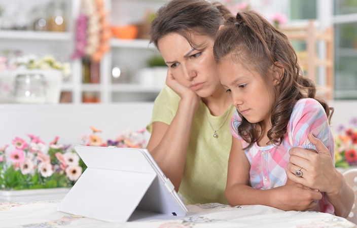 إليكِ 5 أشياء تسرق سعادة الأمهات