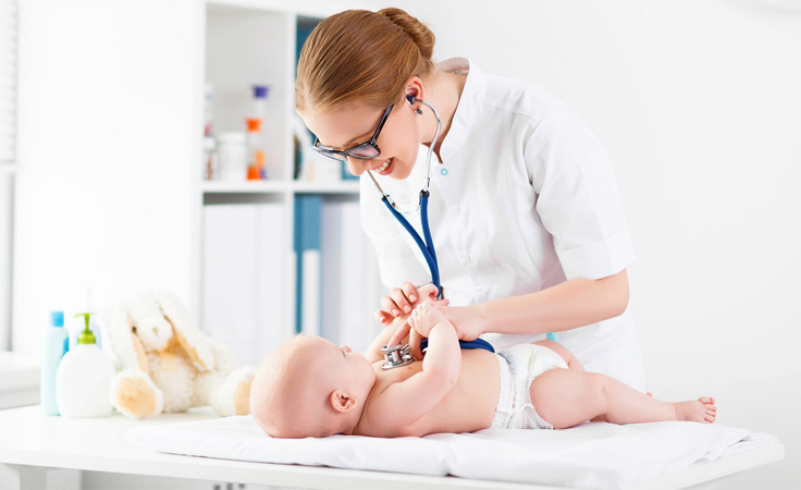 5 علامات تدلّ على أنكِ اخترتِ طبيب الأطفال المناسب