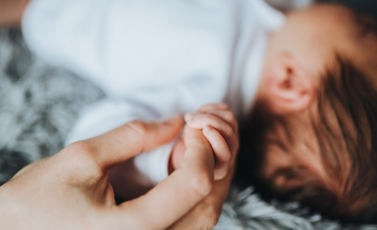 مهم جداً: لا تفعلي هذه الأشياء لمولودك الجديد!