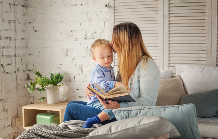 6 حيل لجعل وقت القراءة ممتعاً لطفلك