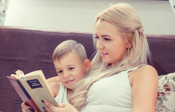 6 حيل لجعل وقت القراءة ممتعاً لطفلك