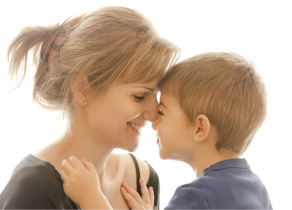 النموّ العاطفي لطفلك... كيف تساعدينه على تطوير مشاعره