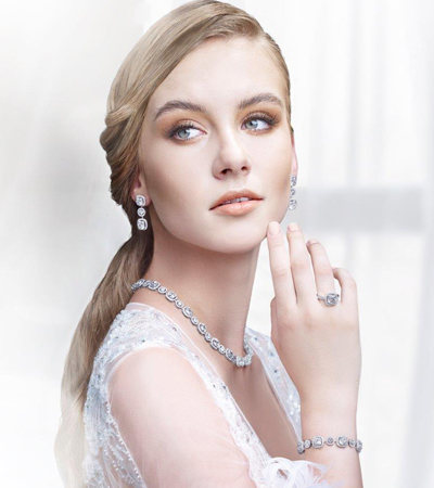 لعروس 2020.. احتفي ببداية جديدة لحياتك بأطقم الماس والأحجار الملونة