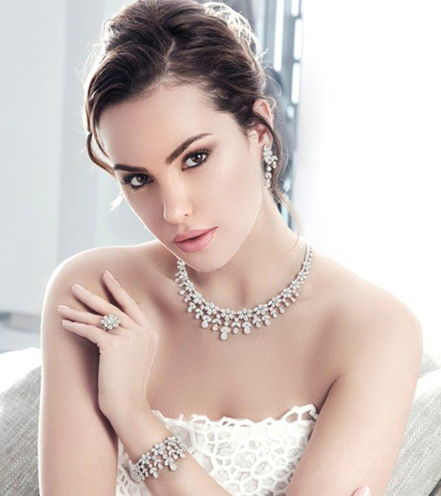 لعروس 2020.. احتفي ببداية جديدة لحياتك بأطقم الماس والأحجار الملونة