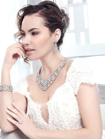 لعروس 2020.. احتفي ببداية جديدة لحياتك بأطقم الماس والأحجار الملونة