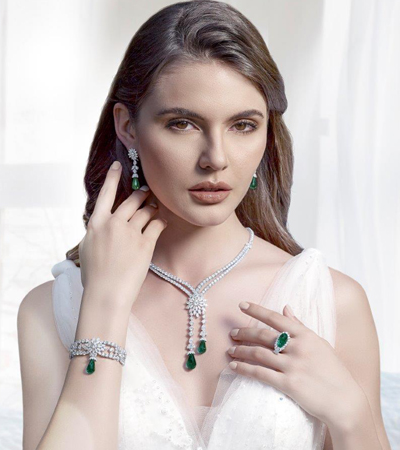 لعروس 2020.. احتفي ببداية جديدة لحياتك بأطقم الماس والأحجار الملونة