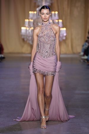 زهير مراد يحتفي بالأنوثة الكلاسيكية في الهوت كوتور الباريسي