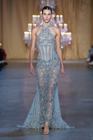 زهير مراد يحتفي بالأنوثة الكلاسيكية في الهوت كوتور الباريسي