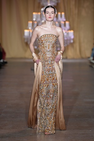 زهير مراد يحتفي بالأنوثة الكلاسيكية في الهوت كوتور الباريسي