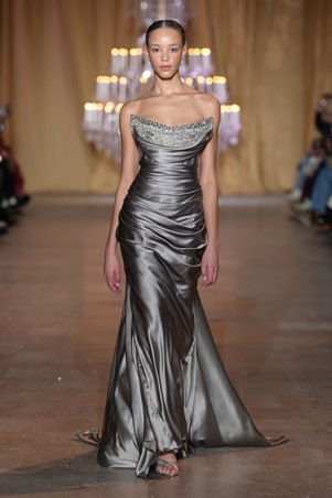 زهير مراد يحتفي بالأنوثة الكلاسيكية في الهوت كوتور الباريسي