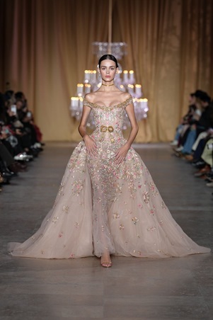 زهير مراد يحتفي بالأنوثة الكلاسيكية في الهوت كوتور الباريسي