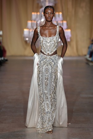 زهير مراد يحتفي بالأنوثة الكلاسيكية في الهوت كوتور الباريسي