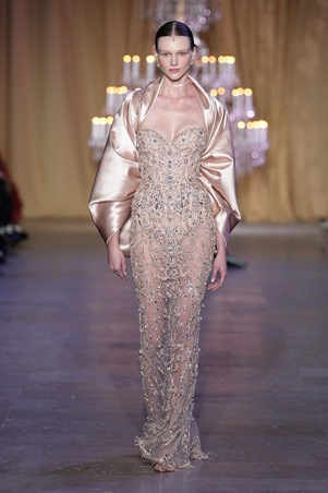 زهير مراد يحتفي بالأنوثة الكلاسيكية في الهوت كوتور الباريسي