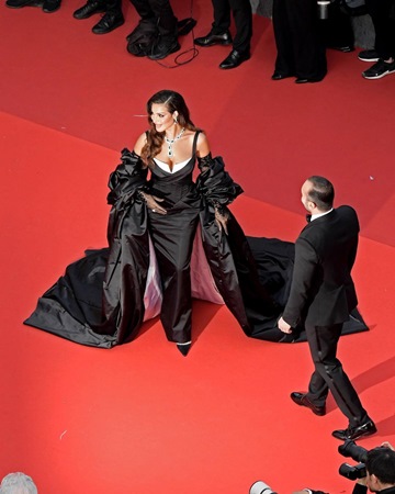 نادين نجيم إلى القفص الذهبي وهذه قصّة حبها