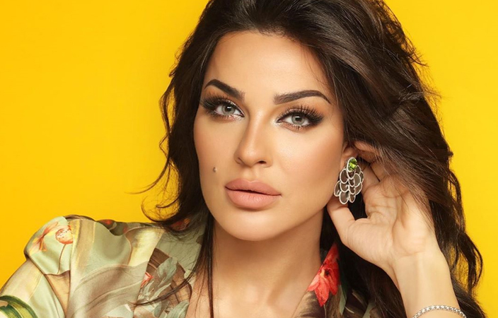 فيديو يظهر نادين نجيم تقصّ شعرها