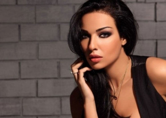 زوج نادين نجيم رفض تصديق خبر حملها!