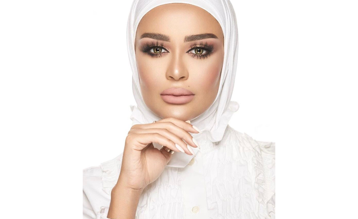 ما هي ألوان المناكير التي تليق بعباءتكِ في العيد؟ إليكِ دليلنا