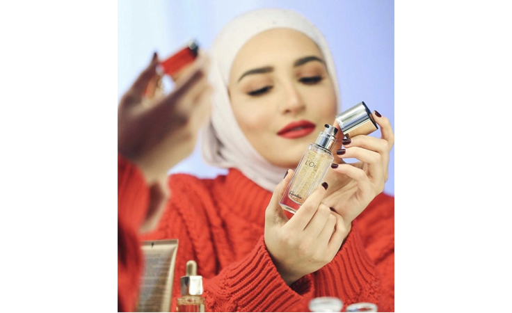 ما هي ألوان المناكير التي تليق بعباءتكِ في العيد؟ إليكِ دليلنا