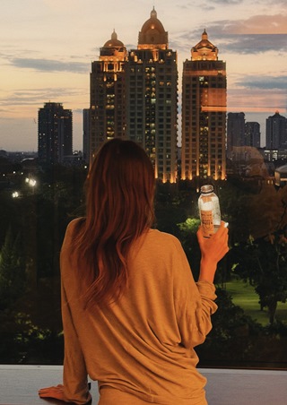 نانسي عجرم أول نجمة عربية في إندونيسيا والحلم صار حقيقة