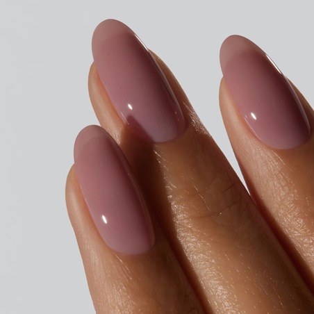 إليكِ ألوان طلاء الأظافر الأكثر رواجاً في الموسم الحالي