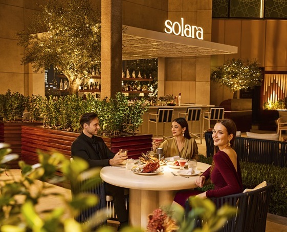 موسم الاحتفالات كما يليق بكِ…تفاصيل شتوية أنيقة في قلب وسط دبي