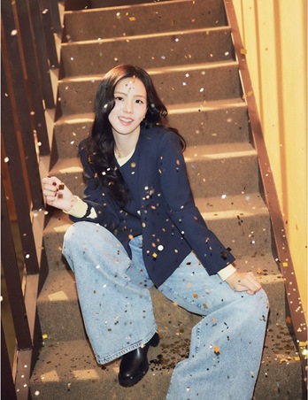 لمسة تومي هيلفيغر التي ستُحوّل أعيادك إلى عرض أزياء