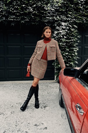 لمسة تومي هيلفيغر التي ستُحوّل أعيادك إلى عرض أزياء