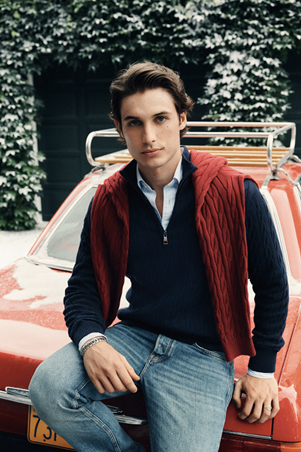 لمسة تومي هيلفيغر التي ستُحوّل أعيادك إلى عرض أزياء