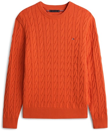 لمسة تومي هيلفيغر التي ستُحوّل أعيادك إلى عرض أزياء