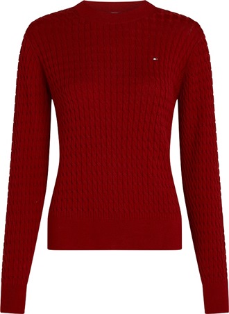 لمسة تومي هيلفيغر التي ستُحوّل أعيادك إلى عرض أزياء