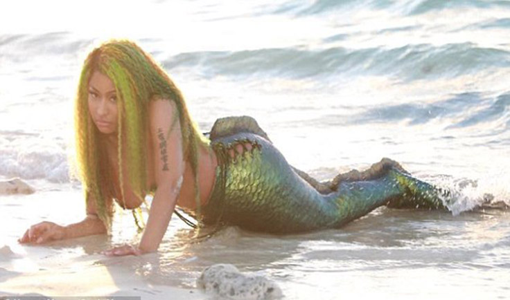 آريانا غراندي ونيكي ميناج في كليب جديد معاً