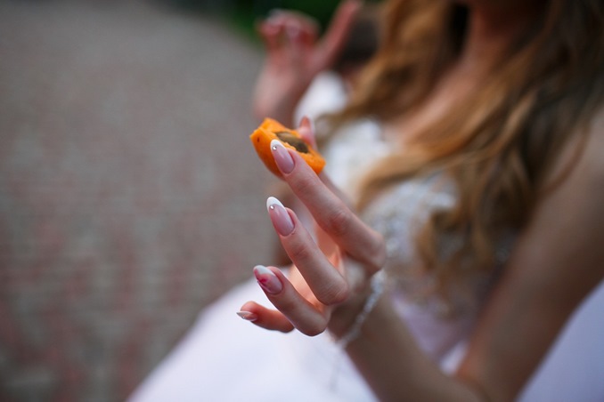 للعروس.. نصائح للحصول على طلاء أظافر مثالي يوم زفافك