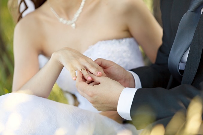 للعروس.. نصائح للحصول على طلاء أظافر مثالي يوم زفافك