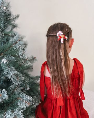 شاهدي أجمل تسريحات وإكسسوارات الشعر للكريسماس.. استوحي منها لأميرتك الصغيرة