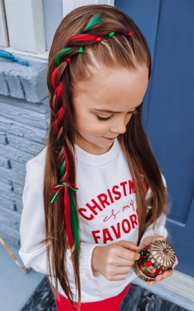 شاهدي أجمل تسريحات وإكسسوارات الشعر للكريسماس.. استوحي منها لأميرتك الصغيرة