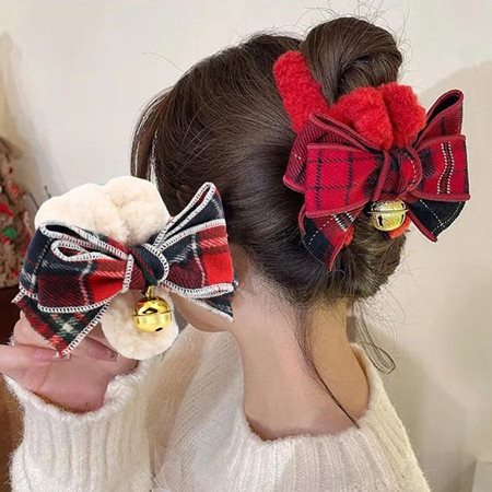 شاهدي أجمل تسريحات وإكسسوارات الشعر للكريسماس.. استوحي منها لأميرتك الصغيرة