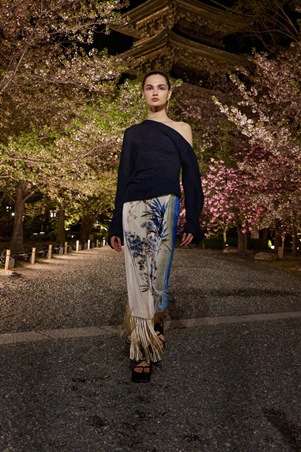 مجموعة ديور خريف 2025 تنطلق من اليابان لتحتفي بأزهار الكرز والكيمونو