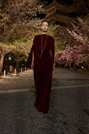 مجموعة ديور خريف 2025 تنطلق من اليابان لتحتفي بأزهار الكرز والكيمونو