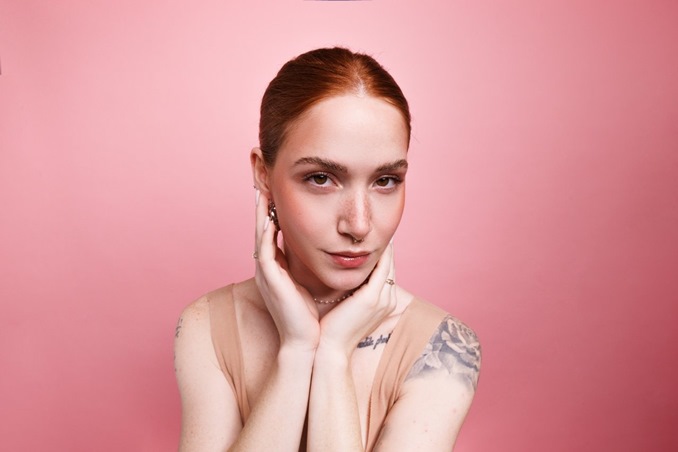 اخترنا لك: ثلاث إطلالات مميّزة لتتألقي وتبرزي جمالك بثقة وأناقة هذا الموسم