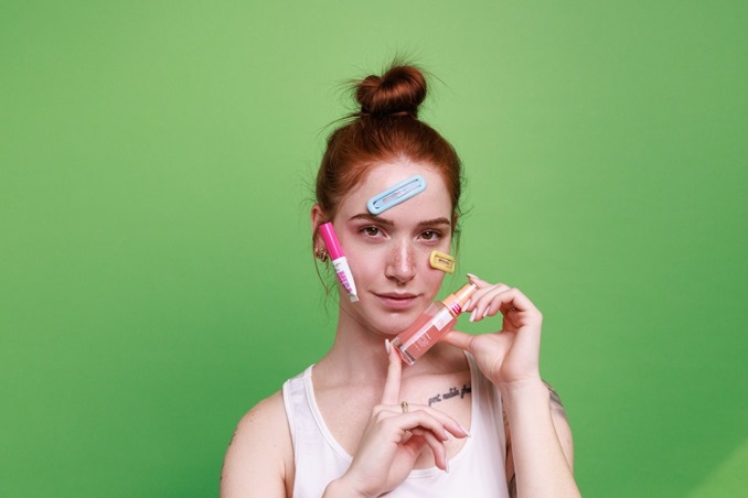 اخترنا لك: ثلاث إطلالات مميّزة لتتألقي وتبرزي جمالك بثقة وأناقة هذا الموسم