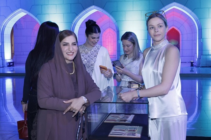 إليك تفاصيل عروض أسبوع مسقط للموضة