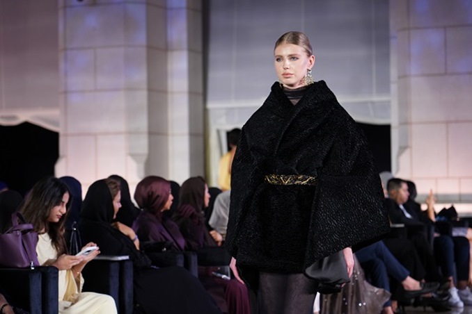 إليك تفاصيل عروض أسبوع مسقط للموضة