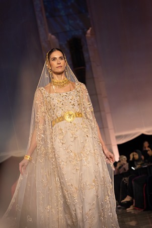 إليك تفاصيل عروض أسبوع مسقط للموضة