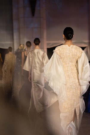 إليك تفاصيل عروض أسبوع مسقط للموضة