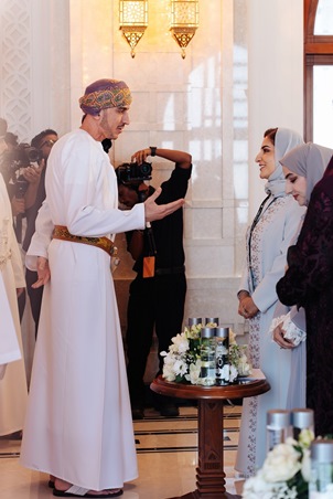 إليك تفاصيل عروض أسبوع مسقط للموضة