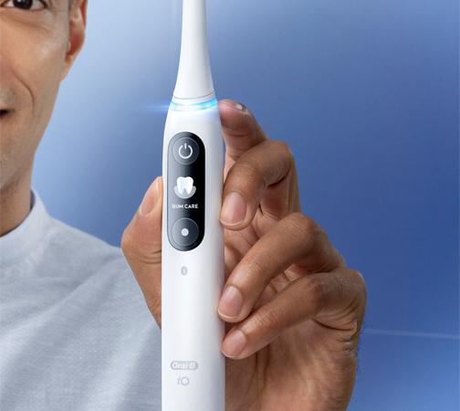 فرشاة أسنان أورال-بي بتقنيةiO  ابتكار استثنائي في عالم العناية بنظافة وصحة الفم