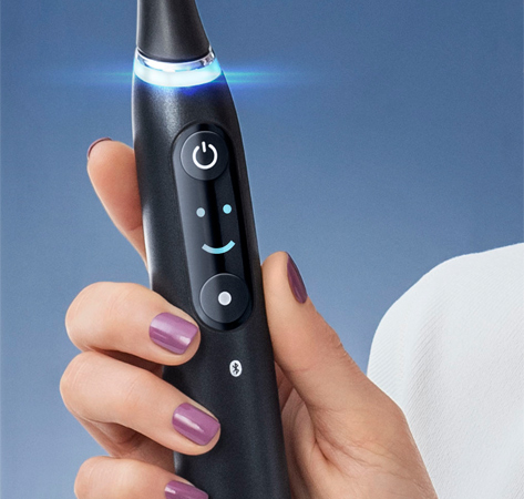 فرشاة أسنان أورال-بي بتقنيةiO  ابتكار استثنائي في عالم العناية بنظافة وصحة الفم