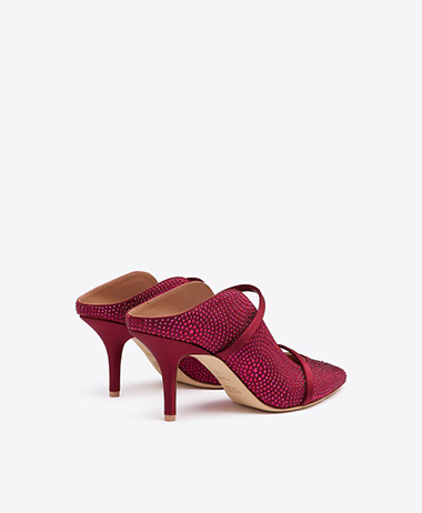 ألوان محايدة هادئة في أحذية وصنادل الصيف